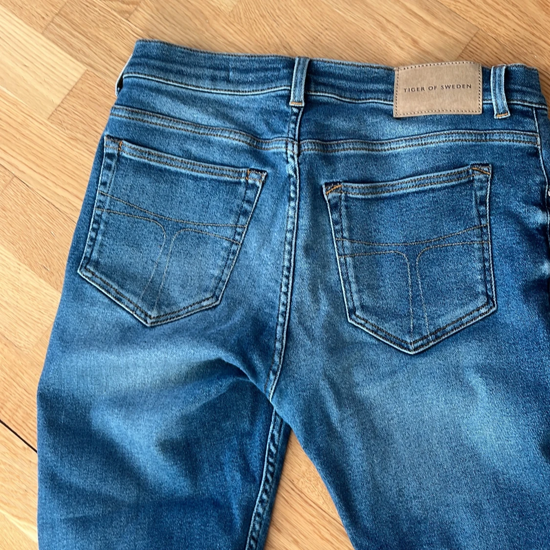 Blå jeans från Tiger of Sweden - 2