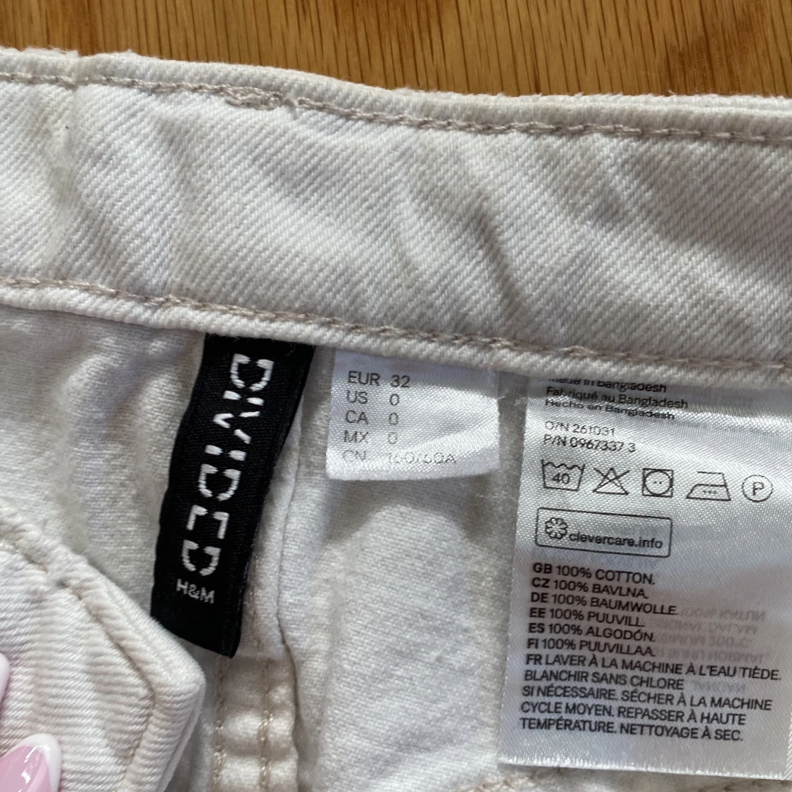 Vit jeanskjol med slitningar från H&M Divided - 2