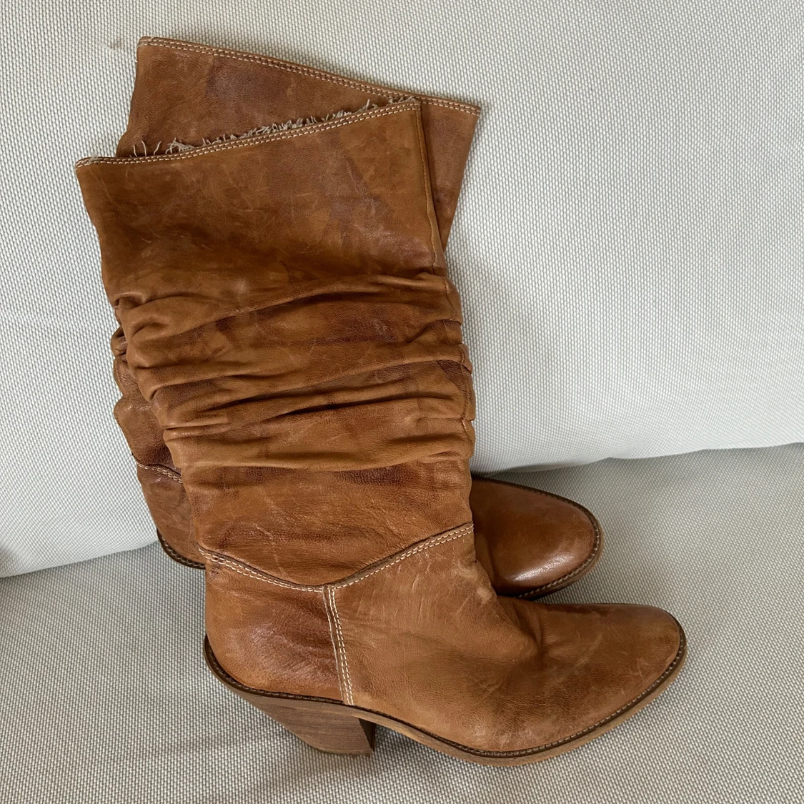 Bruna slouchy boots med klack - 1
