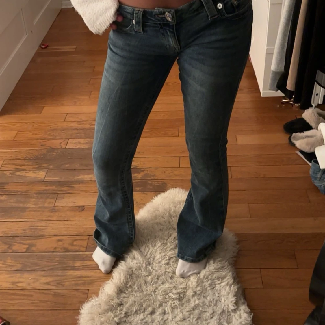 Blå bootcut jeans från True Religion - 1