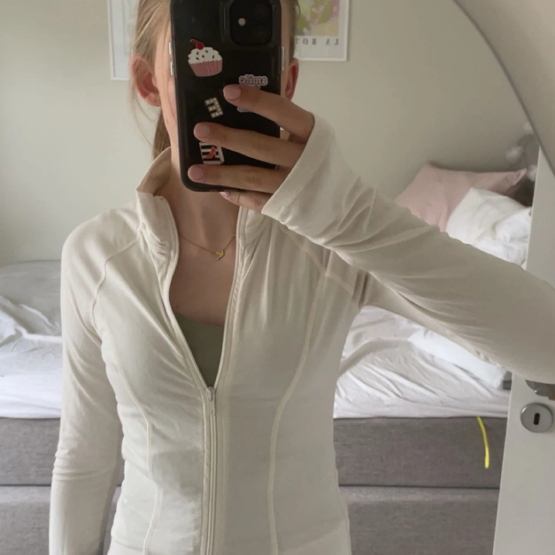 Vit ziptröja från Gina Tricot