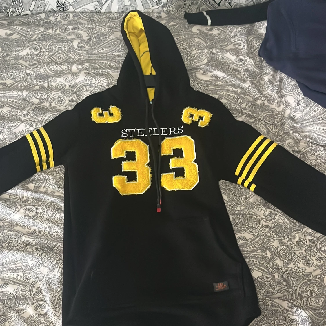 Svart och gul Steelers hoodie med nummer 33
