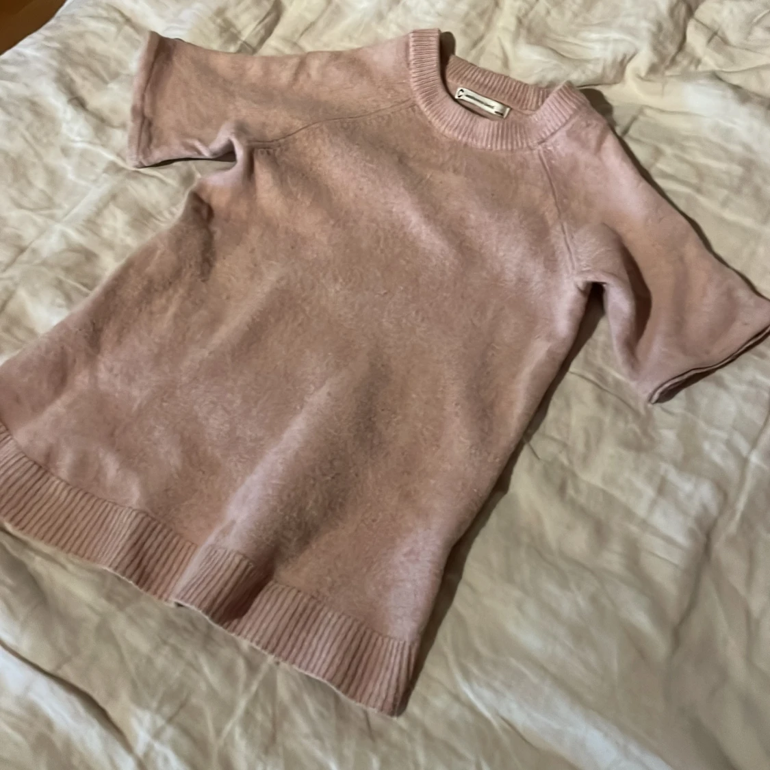 Ljusrosa stickad tröja i lammullsmix