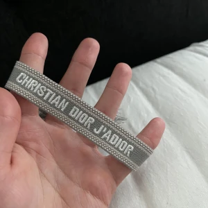 Dior armband - Fint dior armband säljer den då jag aldrig använt den. 