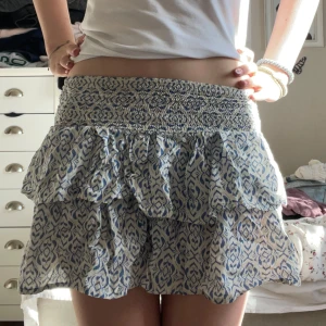 Kjol - Jätte gullig volangkjol från subdued! Knappt använd så i väldigt bra skick😽 köpt för 499kr har jag för mig! 