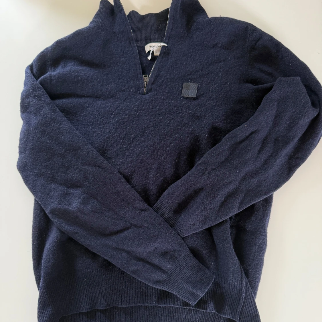 Mörkblå stickad tröja med dragkedja från woolrich