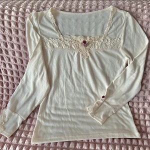 Vintage topp från Axes femme - Jätte gullig tröja från Axes femme i storlek S/M!! Har aldrig använts. 💕