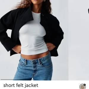 Gina tricot short felt jacket - Kort jacka från gina, säljs ej längre. Inga defekter eller liknande använder den inte bara!🤍