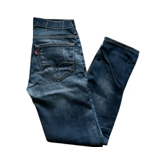 Levi’s 519 slim - | Riktigt feta Levis 519 slim | Skick 8/10 | Storlek 32/32 | Hör av er vid funderingar! |