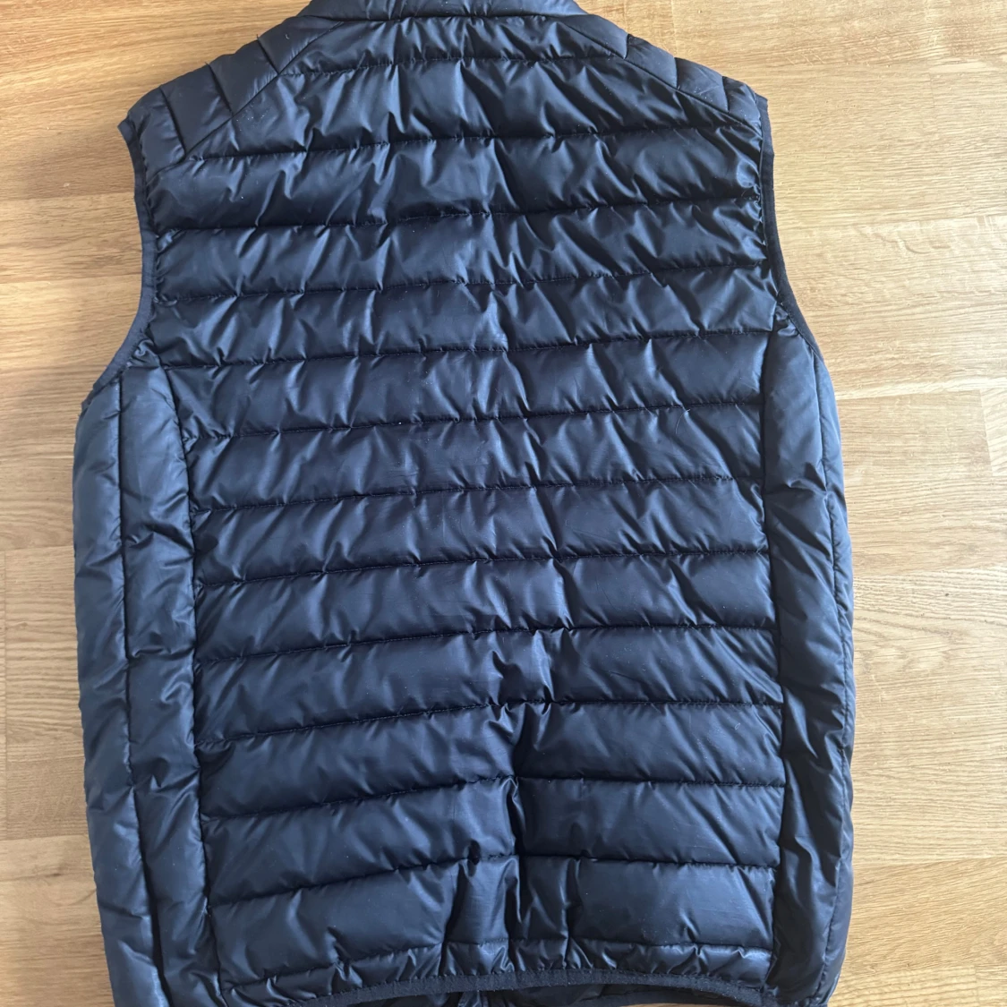 Svart dunväst från Ellesse - 1