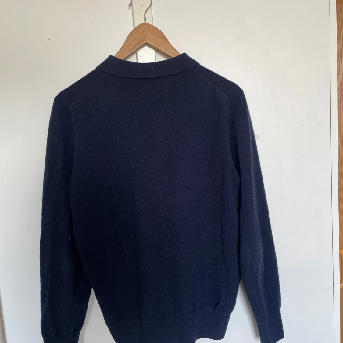 Mörkblå tröja från Soft Goat - 1