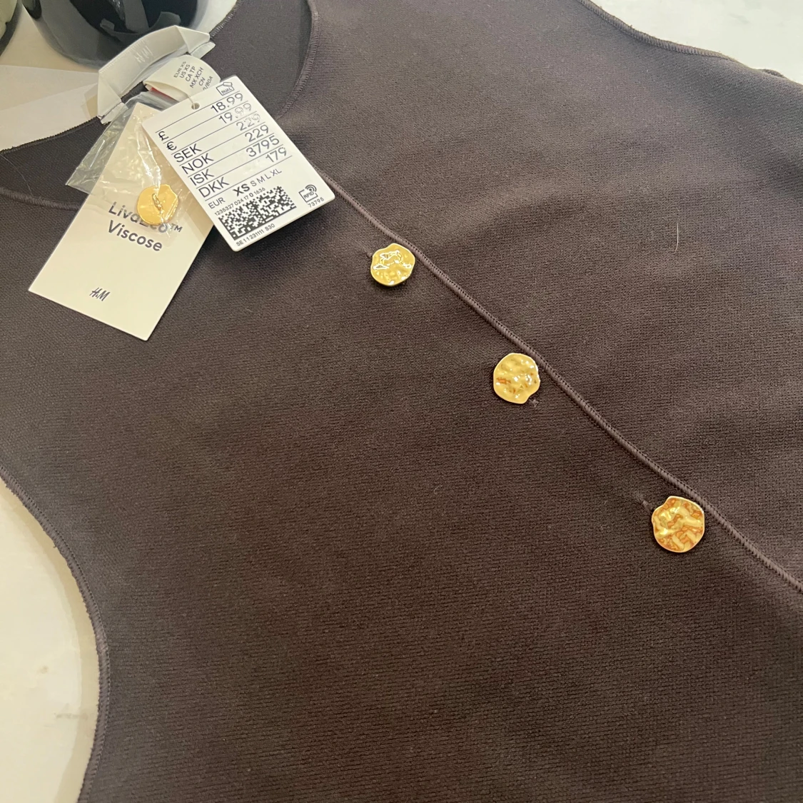 Brun väst med guldknappar från H&M - 4