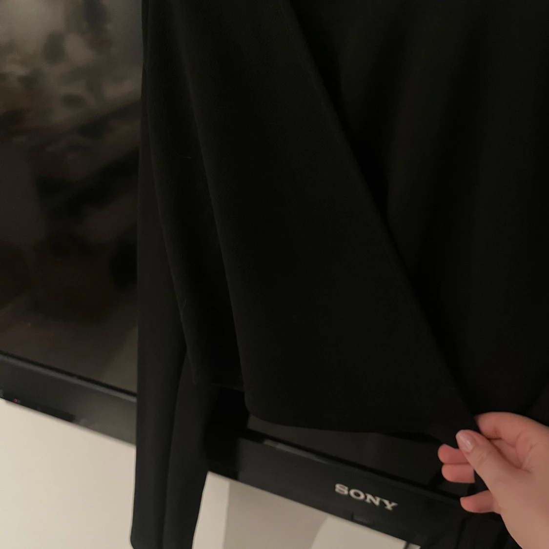 Svart omlottopp med långa ärmar från Missay - 2