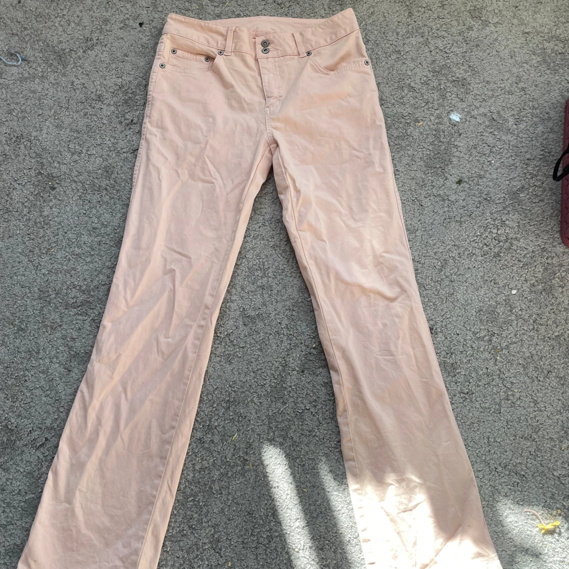 Ljusrosa bootcut byxor - 1