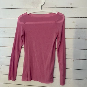Rosa tröja  - Säljer denna populära boatneck tröja från intimissimi i rosa färg. Säljer då den aldrig kommer till användning 💕