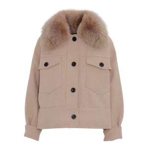 Jacka med faux fur meotine  - Säljer min meotine jacka med stor fluffig fuskpäls-krage och svarta knappar framtill. Jättebra skick