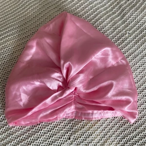 Silkesmössa<33 - En rosa Silkesmössa till håret! Använd men för stor för mig men sjukt användbar🩷🩷