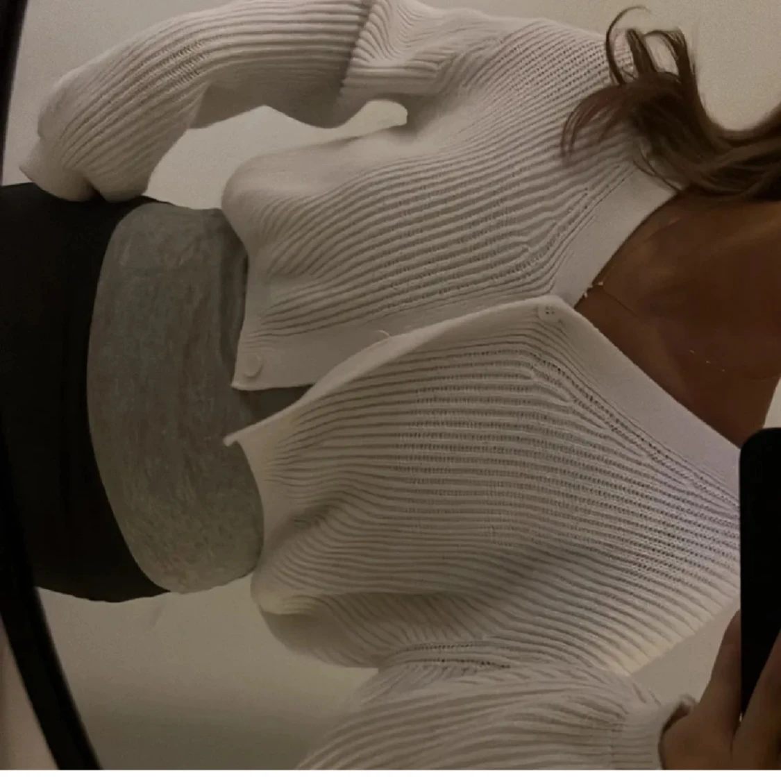 Vit croppad kofta i ribbad bomull