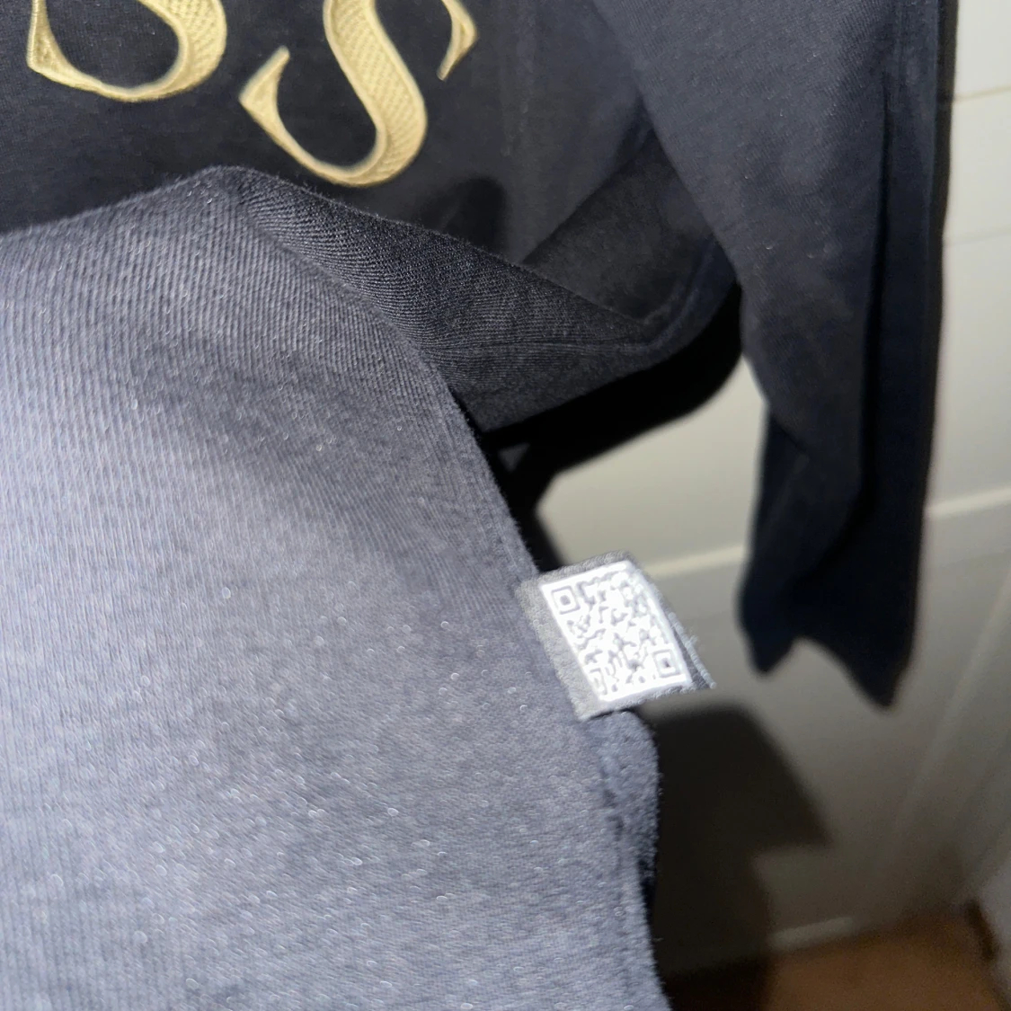 Svart sweatshirt från Hugo Boss - 2