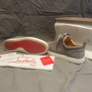 Gråa loubs - 🟢Fint skick, knappt använda                                       🟢Storlek: 44