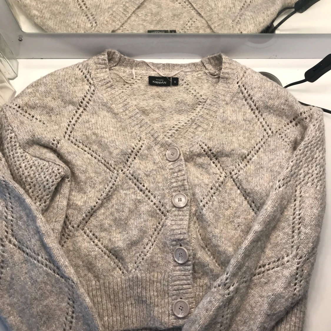 Grå stickad kofta från KappAhl - 1