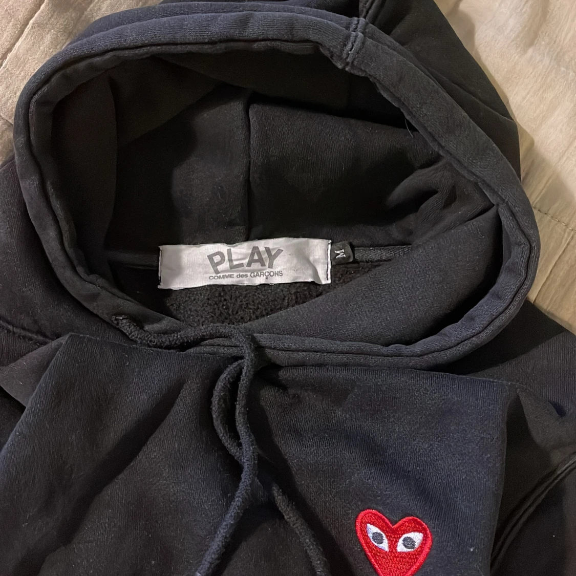 Svart hoodie från Comme des Garçons Play - 2