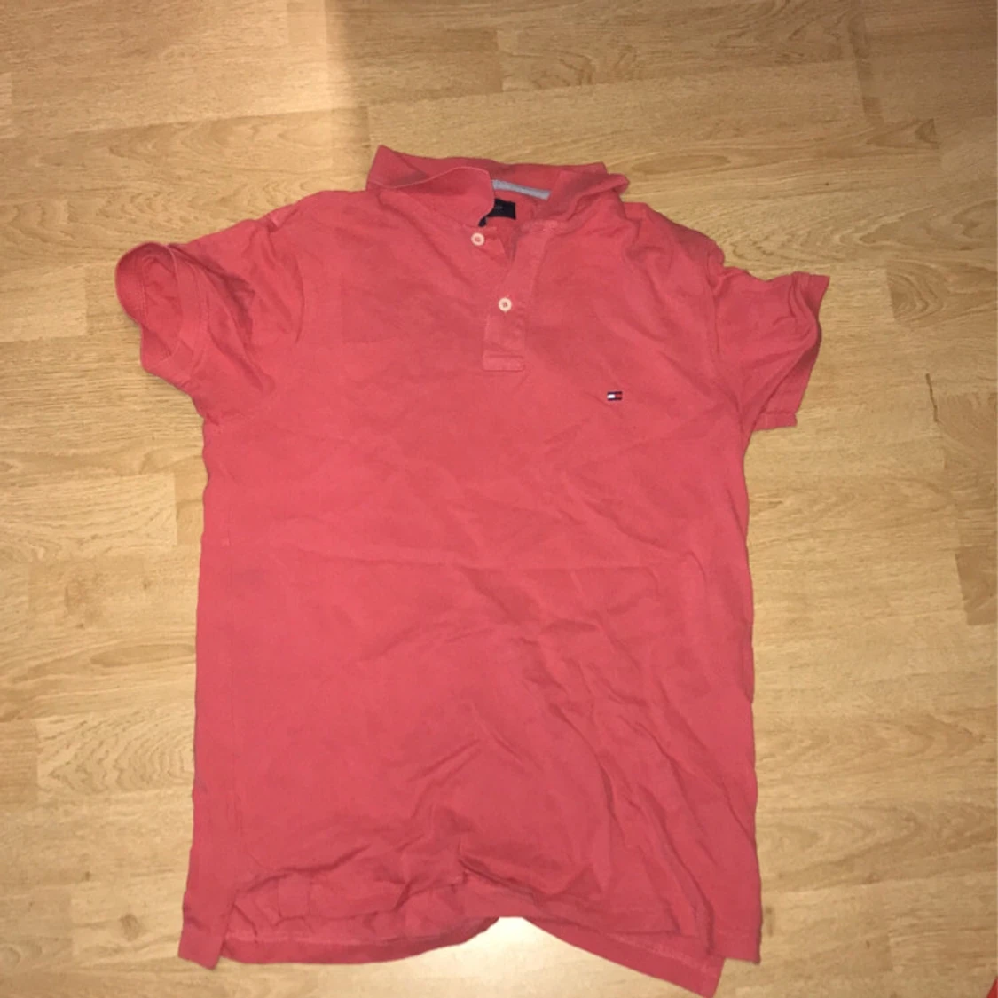 Rosa pikétröja från Tommy Hilfiger