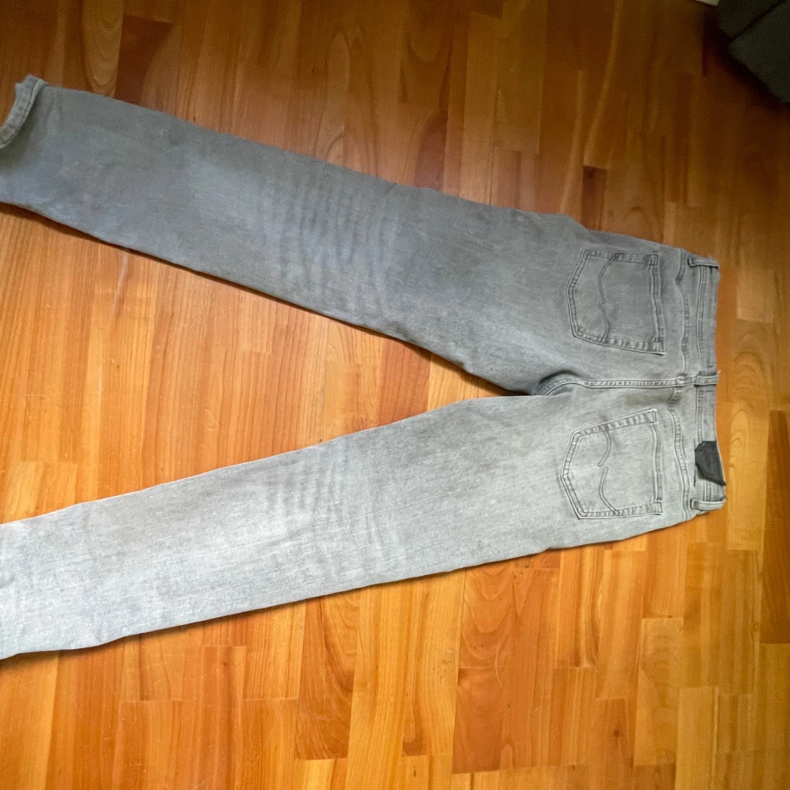 Grå jeans från Jack & Jones - 1