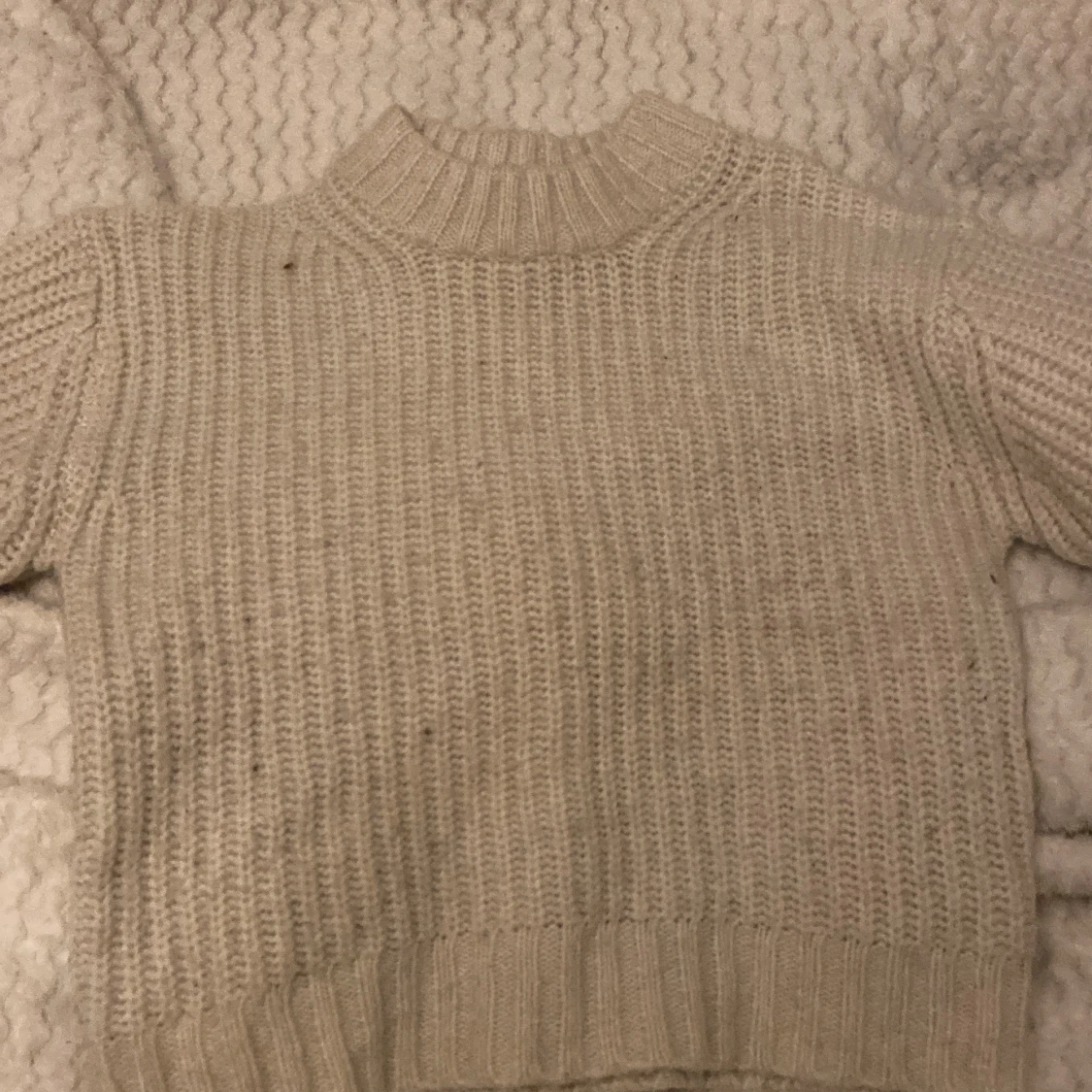 Beige stickad tröja från 157