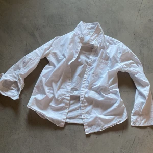 Vit hm skjorta  - Stilig hm skjorta barn vit tyg 