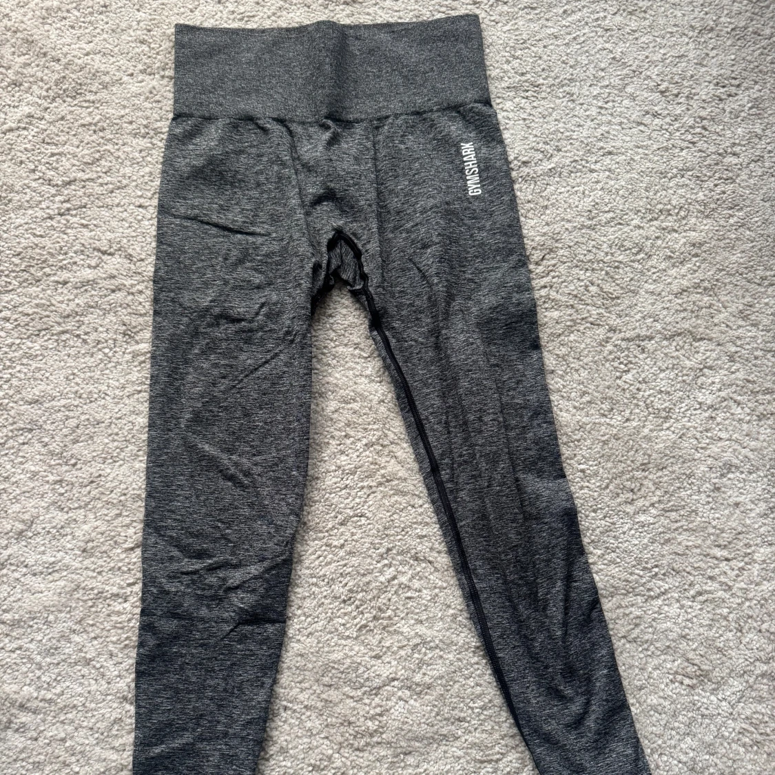 Mörkgrå träningstights från Gymshark