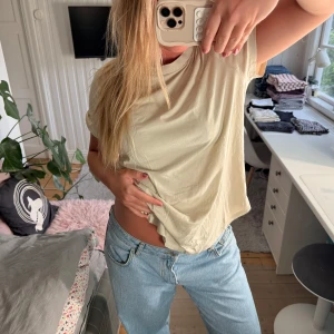 Berige t-shirt - Superskön beige oversized t-shirt ⭐️