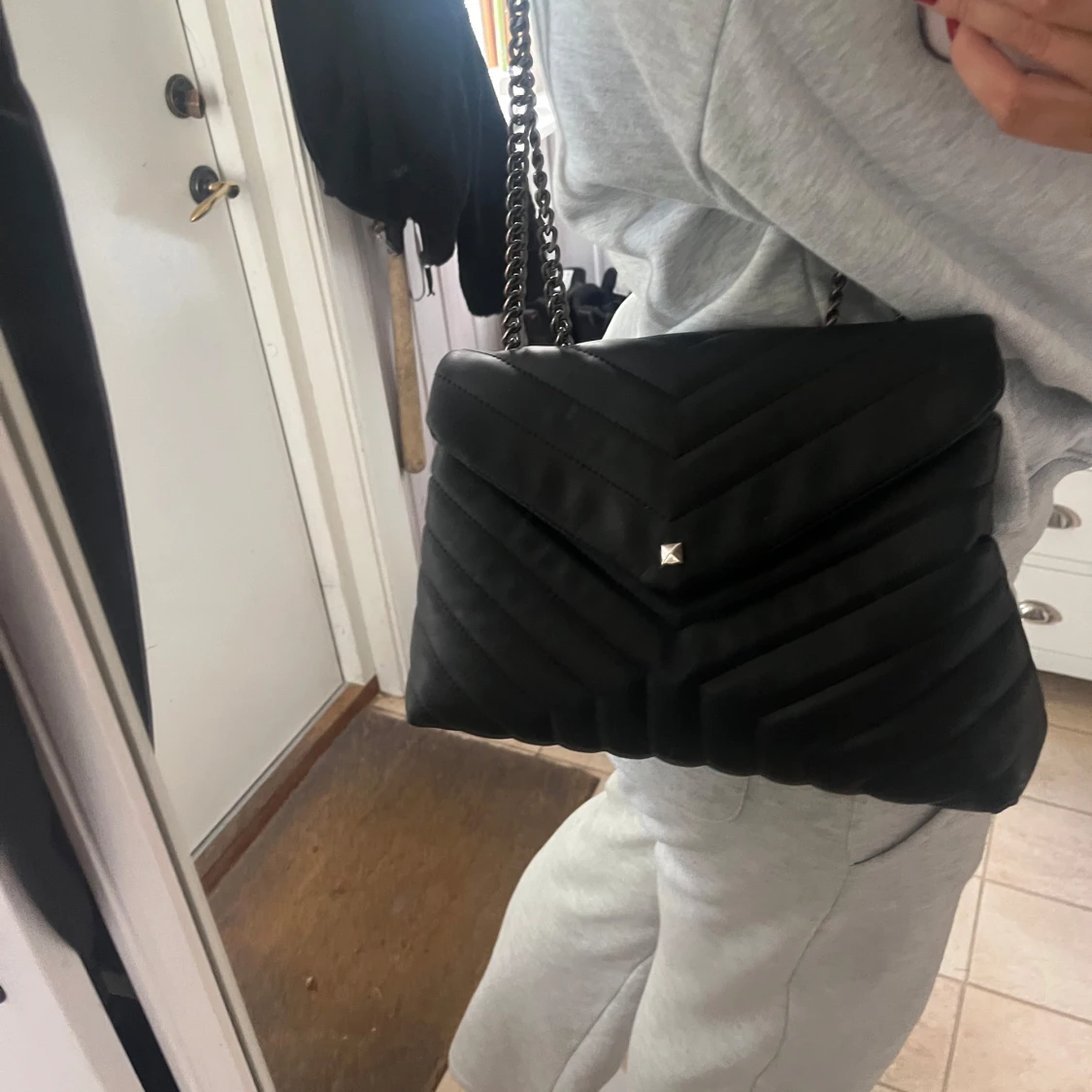 Svart axelväska - 3