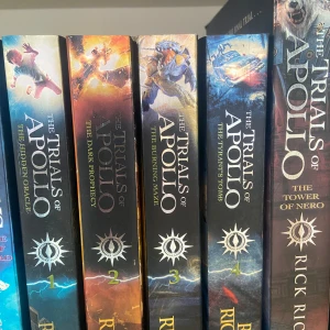 The Trials of Apollo (#1-#5) - HELA Trials of Apollo serien för 100kr eller 1 för 30kr/st. Språk: Engelska. Skriv ett meddelande om du vill köpa.