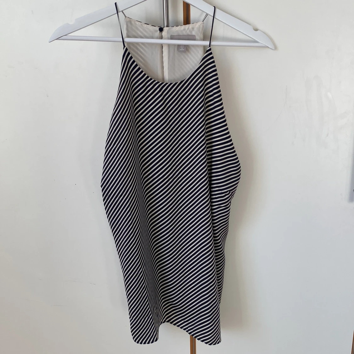 Randigt helfodrat linne med smala axelband - 3