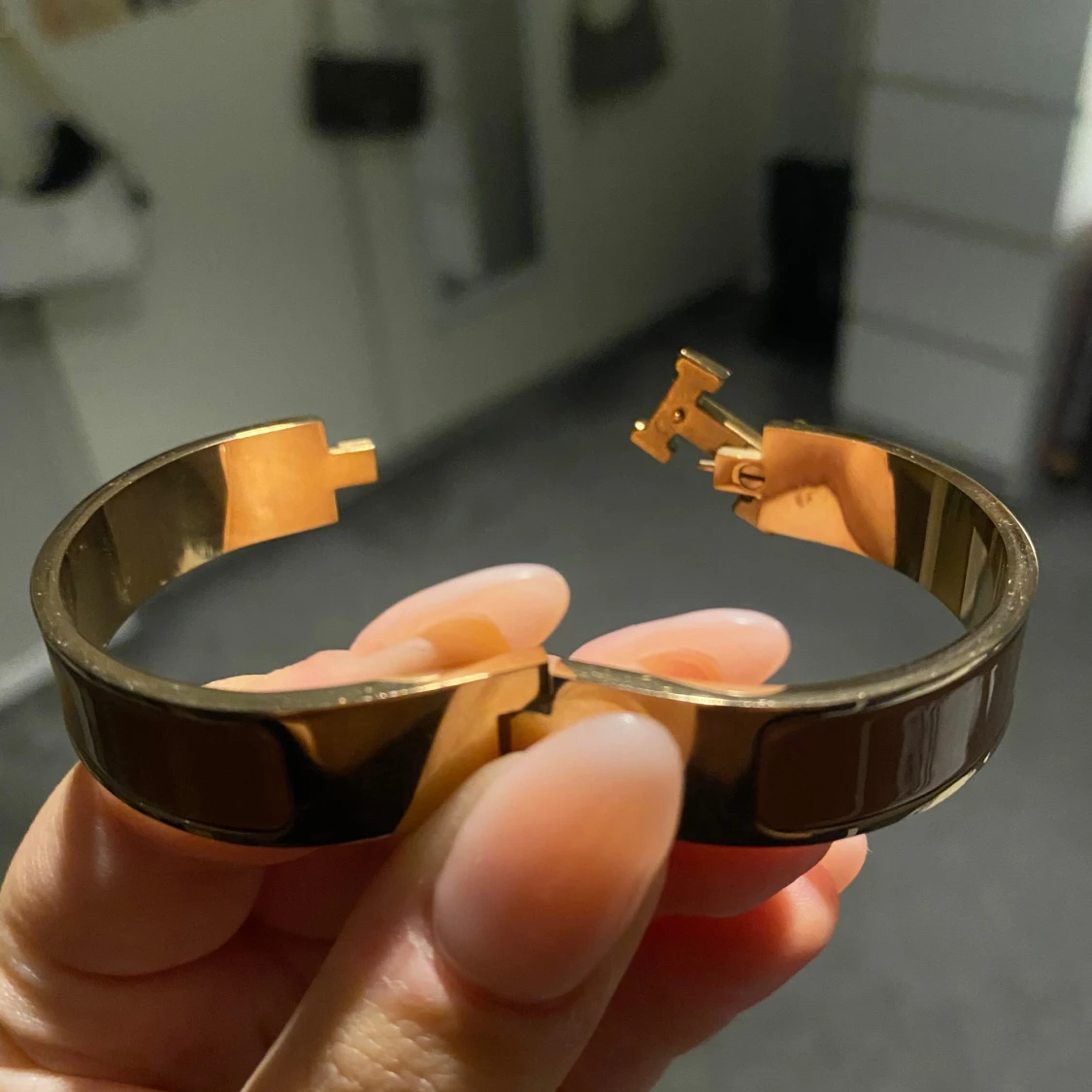 Guldarmband med H-detalj - 2