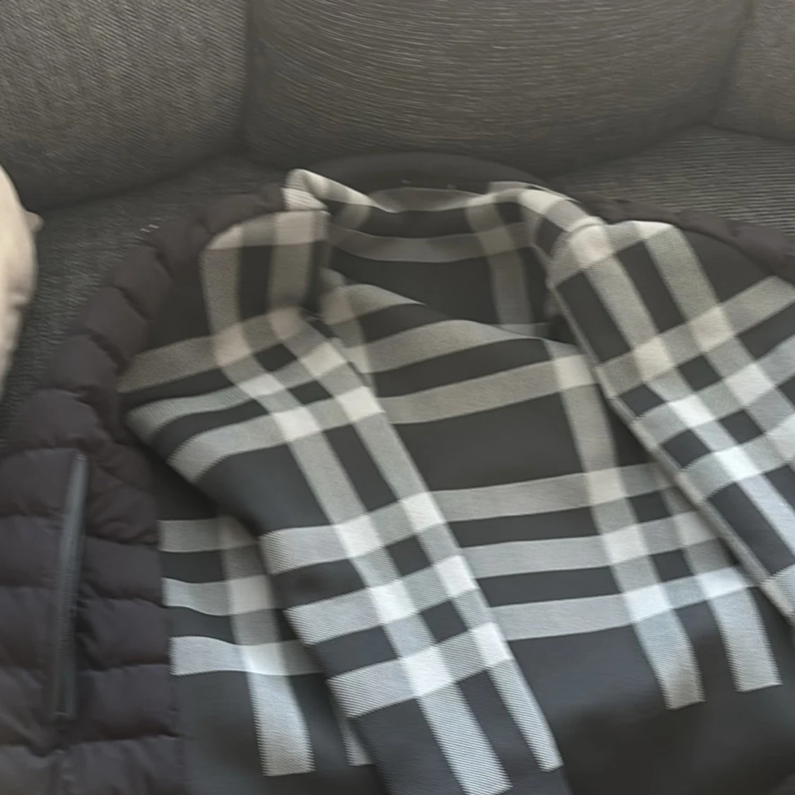 Svart Burrbyrr  jacka med rutiga ärmar - 1