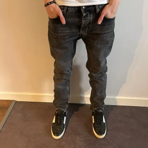 NEUW Jeans | 29/32 - | NEUW Jeans (Slim/Lou) | Storlek: 29/32 | Active Essentials