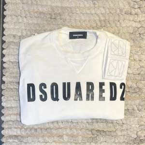 Dsquared2 Sweatshirt Tröja Vit (Kvitto) - Snygg tröja från Dsq2 || Storlek: M || Mycket fint skick || Storlek: M || Kvitto finns 