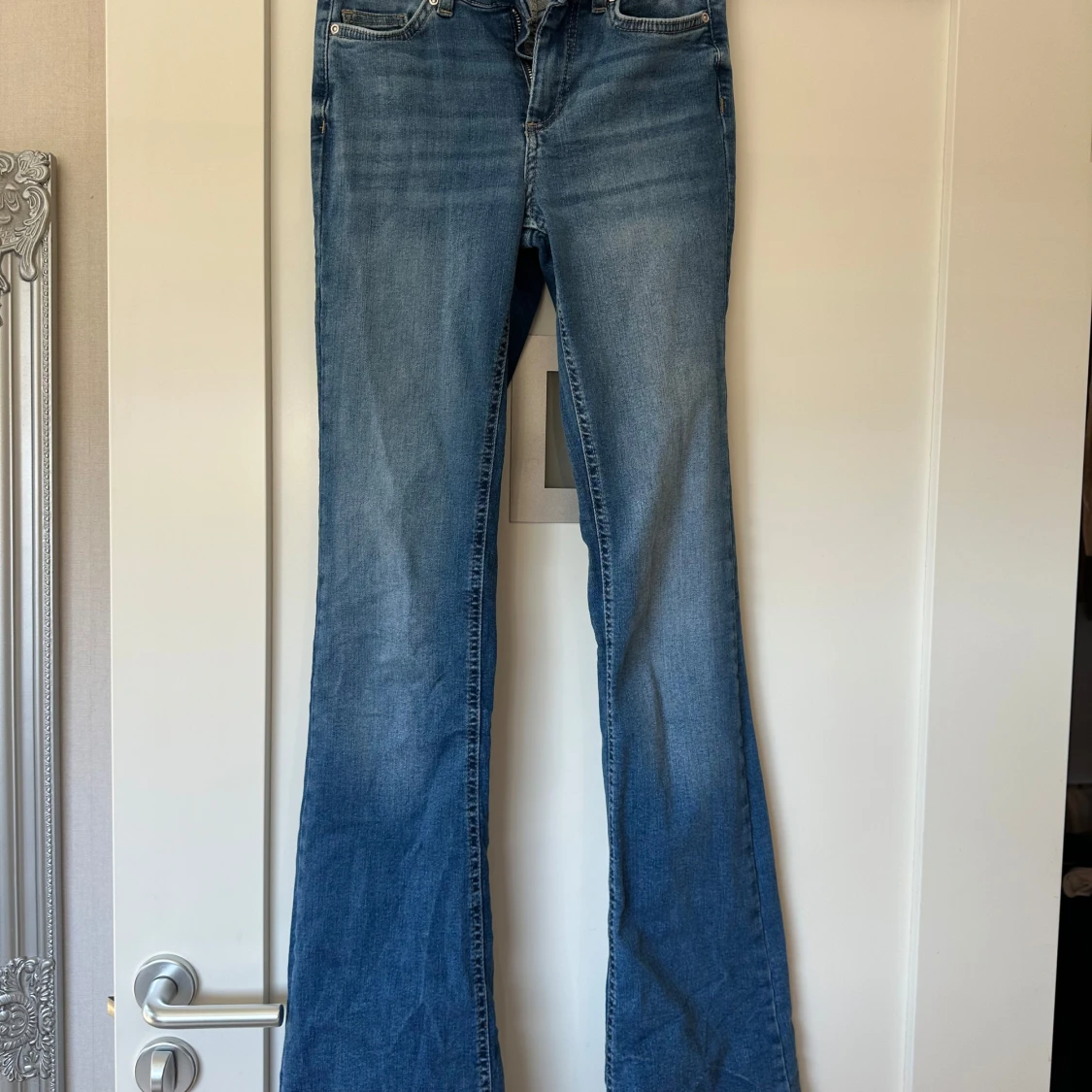 Blå bootcut jeans från ONLY