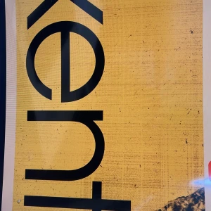 Poster med texten 'Kent' - Hej säljer 2 biljetter till Kent konsert den 27/3. Kostar 1200kr/ st  