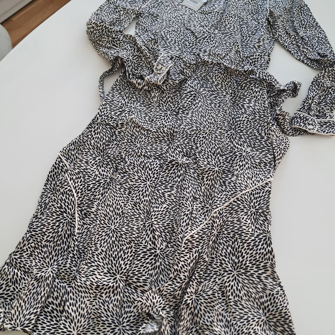 Svartvit klänning från Part Two