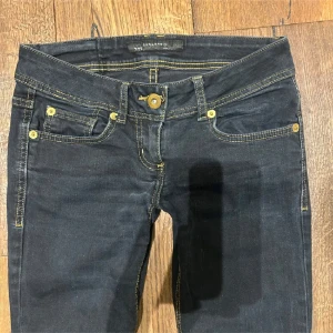 Lågmidjade jeans - Lågmidjade jeans från zara