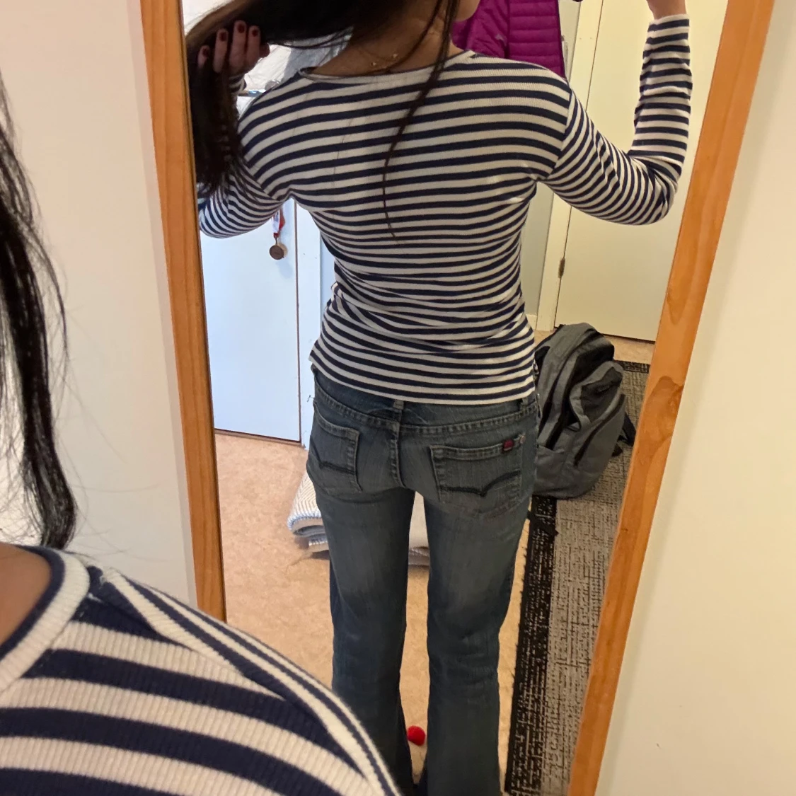 En vit blå randig långärmad tröja - 2