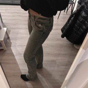 lågmidjade jeans - super snygga lågmidjade jeans ifrån gina young, storlek 170, passar mig som vanligtvis har 34💕 