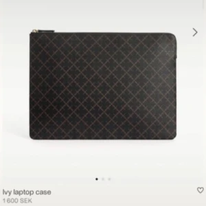 Datorfodral från by marlene birger - Säljer nu mitt datorfodral från by marlene birger då jag snart går ut skolan och inte har någon använding för det. Ifall du är intresserad så hör av dig! 💛🌟✨Det är helt nytt skick och mått kan du hitta på hemsidan. Nypris 1600kr💛ANVÄND INTE INSTABOX