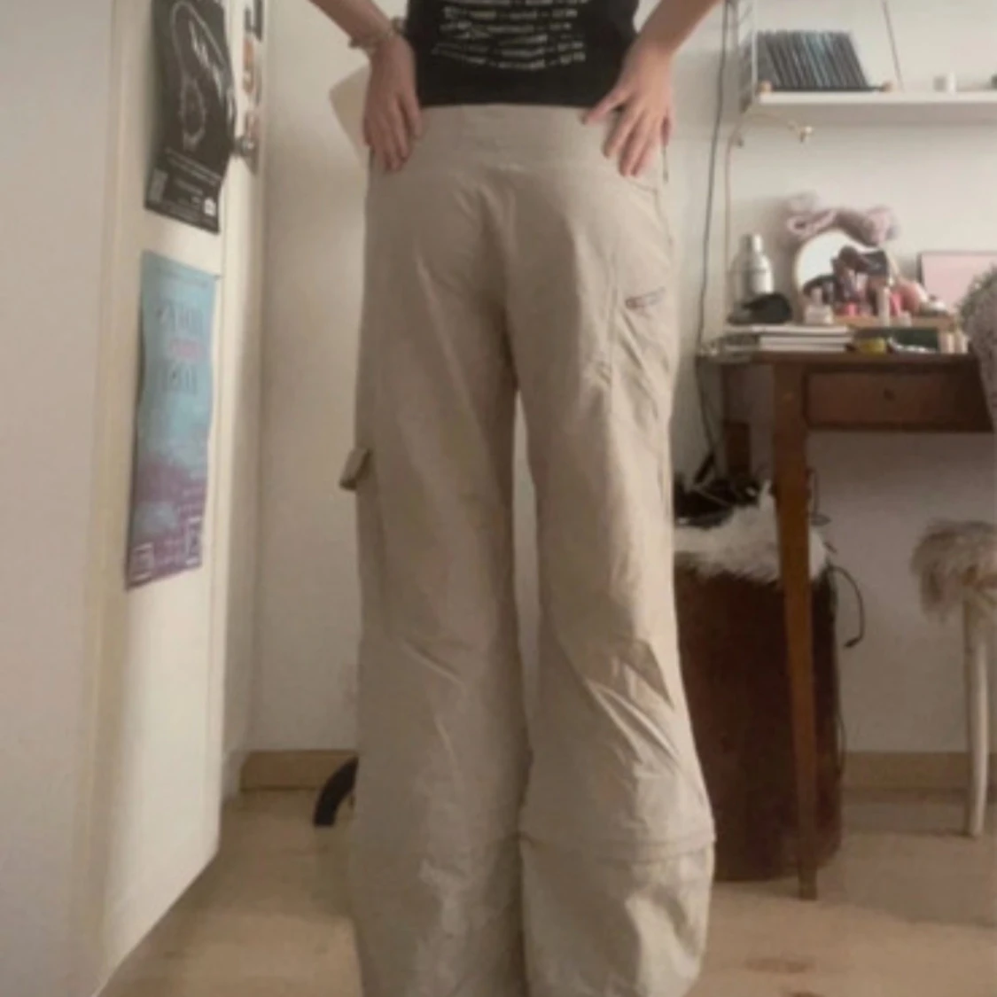 Beige cargopants med fickor