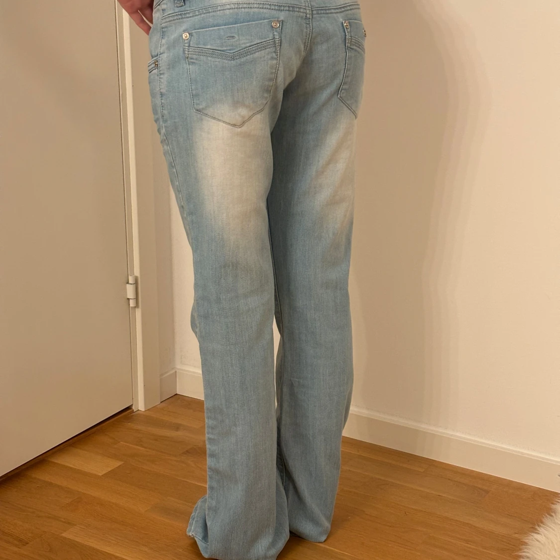 Ljusblåa jeans  - 2