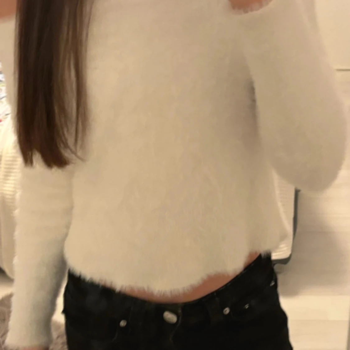 Vit fluffig tröja