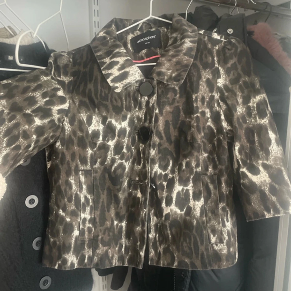 Leopardmönstrad kavaj från Atmosphere